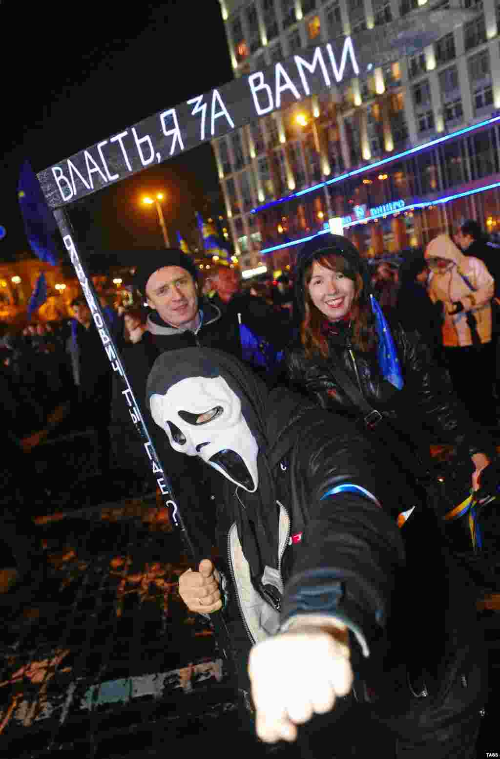 The slogans on the scythe read: "Yanukovych, where are you?" and "Government, I'm coming for you."