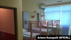 Një dhomë e pacientëve në Klinikën e Pediatrisë