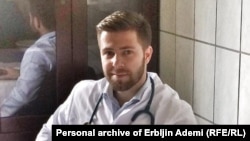 "Kada čovek izgubi člana porodice je veoma teško, ali kada ništa ne znaš o njegovoj sudbini, onda je još teže", kaže Ademijev sin, Erbljin.