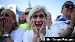 Imagine din Piața Ostaticilor din Tel Aviv, unde o mare mulțime s-a adunat la 13 octombrie, în ziua eliberării a 20 de captivi din Gaza.