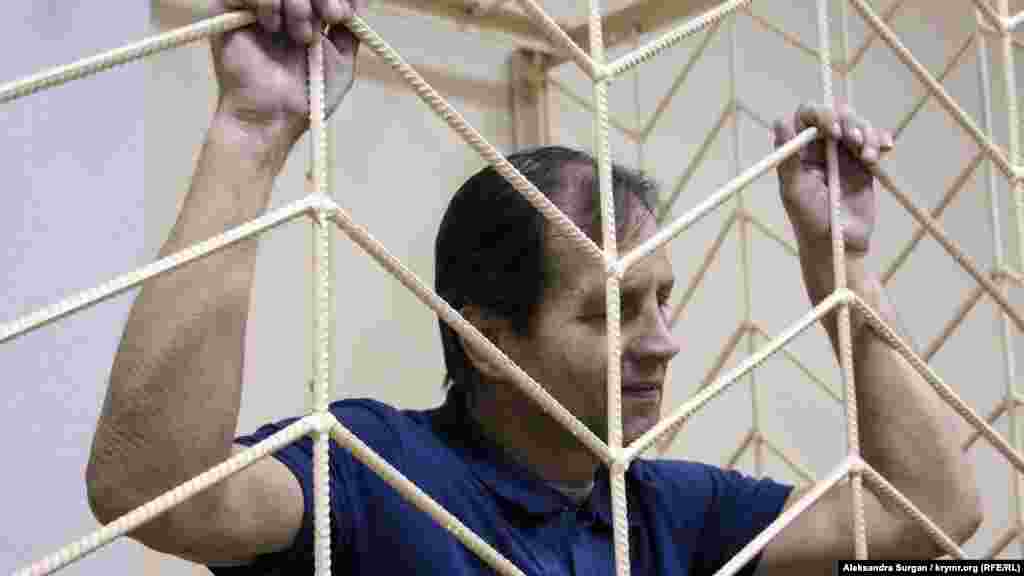 Травень 2018. Володимир Балух голодує близько місяця. Він відмовився від їжі після того, як підконтрольний Кремлю Верховний суд Криму змінив вирок активістові. Суддя вилучив зі звинувачення пункт про придбання боєприпасів. У зв'язку з цим вирок змінили до 3 років і 5 місяців позбавлення волі в колонії-поселенні.