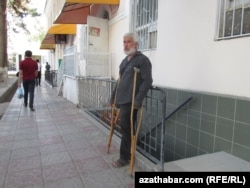 Türkmen resmisi: "Ýurtda garyplyk ýok".