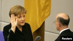 Ангела Мэркель прыносіць прысягу як кіраўніца ўраду Нямеччыны, 22 лістапада 2005