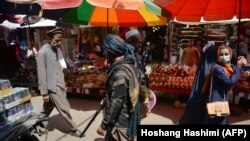 یکی از بازار های مزدحم شهر کابل 