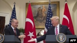 Реджеп Эрдоган и Дональд Трамп во время встречи с журналистами, 16 мая 2017
