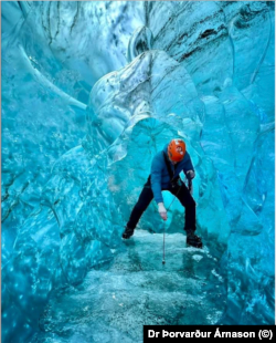 В Инстаграм Власис публикува снимки от експедициите си.