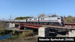 Грузовой состав в Донецкой области. Иллюстративное фото