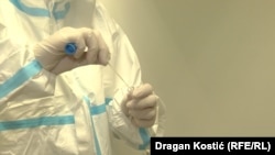 Mulți pacienți care au fost depistați pozitiv cu COVID-19 rămân cu sechele o lungă perioadă.