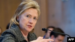 Хиллари Клинтон принимает участие в слушаниях, прошедших в подкомиссии по ассигнованиям Палаты представителей, 24 февраля 2010 г.   