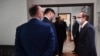 Kosovski premijer Avdullah Hoti (desno) sa predstavnicima Preševske doline, nakon odluke o osnivanju Kancelarije za pomoć građanima ovog područja na jugu Srbije, Priština, 29. septembra 2020.