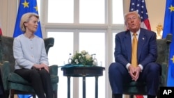 Урсула фон дер Ляйен жана Дональд Трамп. 2025-жылдын 28-июлу.