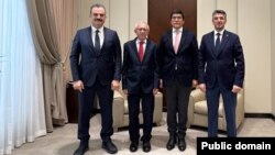 Эдил Байсалов “Маариф” фондунун жетекчилери менен.