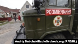 Ukraine -- Demining of the private sector in Kalynivka. September 28, 2017