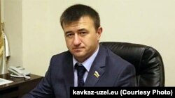 Петр Гассиев, не называя конкретных имен, заявил, что причиной провала закона стали натянутые межличностные отношения