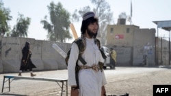 یک نظامی طالبان در گذرگاه اسپین‌بولدک در ولایت کندهار