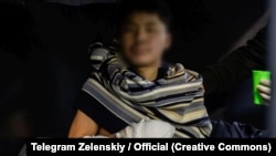 Një ushtar i Koresë së Veriut, i kapur nga Ukraina. Kjo fotografi është publikuar më 11 janar 2025 në kanalin në Telegram të presidentit ukrainas, Volodymyr Zelensky. 