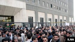 خبرگزاری هااین تجمع را «آرام» توصیف کرده اند.