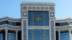 Aşgabatda telekeçiler bank hasaplaryndaky pul serişdesini nagtlaşdyryp bilmeýär