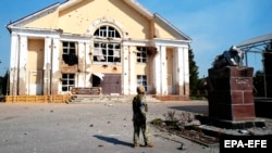 საილუსტრაციო ფოტო: ასე გამოიყურებოდა რუსეთის კურსკის ოლქის ქალაქ სუჯის ცენტრი გასული წლის აგვისტოში, უკრაინის არმიის მიერ ქალაქზე კონტროლის დაწესების შემდეგ.