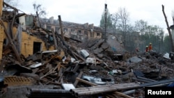 რუსეთის მიერ კიევის დაბომბვის შედეგად დანგრეული შენობები. 24 აპრილი, 2025.