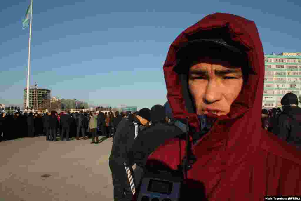 Бывший рабочий компании "Каражанбасмунай" Ахмет Джубатыров на митинге в знак солидарности с бастующими Жанаозена. Актау, 18 декабря.