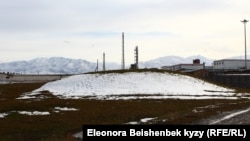 Сак дооруна таандык коргондор. Жалпысынан каз катар болуп эки кылкада тизилген 25 коргон бар.