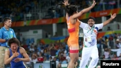 Рио Олимп оюндарынын коло байгеси үчүн күрөштө индиялык Малик Сакши Айсулууну жеңип, сүйүнүп жаткан чагы. 17-август, 2016-жыл.