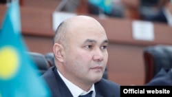 Данияр Толонов.