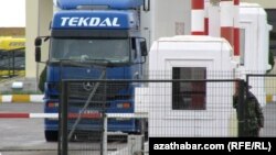 Türkmen-özbek serhedindäki geçelge