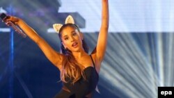 آریانا گرانده آوازخوان