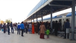 Diňle: Aşgabatdan welaýatlara otly biletleri tapdyrmaýar