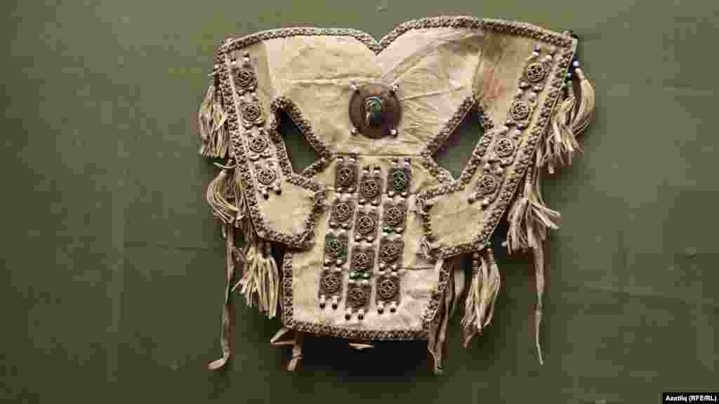 Кәләшнең атына кидертелүче ритуал битлек