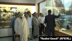 Тажикстанда имамдар Дүйшөмбүдөгү Улуттук музейге барышты. 12-июль, 2018-жыл. 