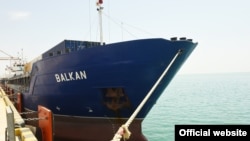 Gämi gurluşyk we abatlaýyş zawodynyň işçileri bäş aý bäri zähmet haklaryny alyp bilmeýärler. Illýustrasiýa suraty. Arhiwden alyndy