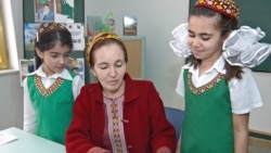 Diňle: Synpdan synpa geçiş synaglaryna “korrupsiýa we bilime bolan biperwaýlyk” ýene kölege saldy