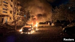 Запорожьеде күйүп жаткан унаа. Украина. 