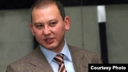 Мұхтар Жәкішевтің "Қазатомпром" компаниясы президенті кезіндегі  суреті. 