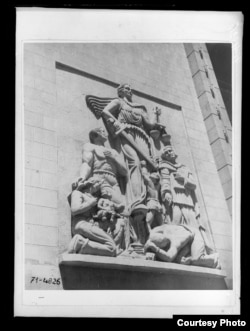 نقش برجسته بانوی عدالت، کاخ دادگستری در تهران