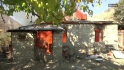 Armenët u vunë zjarrin shtëpive përpara se t'ia dorëzonin fshatin Azerbajxhanit