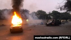 د اکتوبر پر ۱۳مه احتجاج کونکو د پولیسو ګاډي ته اور اچولی دی.