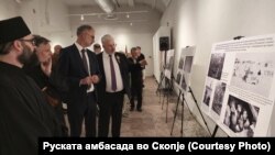 Ambasadori rus Bazdnikin dhe Stoillkoviq marrin pjesë në një ngjarje të organizuar për shënimin e Ditës së Fitores më 9 maj.