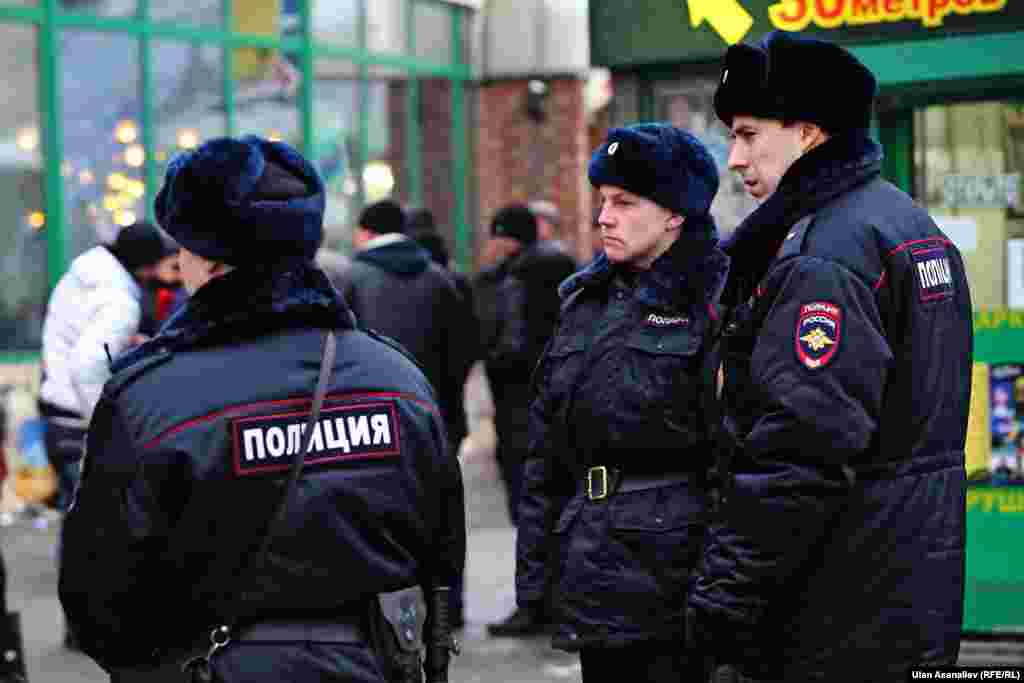 Тартип сакчылары көбүнчө топ-тобу менен жүрөт.