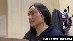 Задержанная на мирной акции в столице 1 мая Бибигуль Туякова  в административном суде по ее делу. Нур-Султан, 2 мая 2019 года.