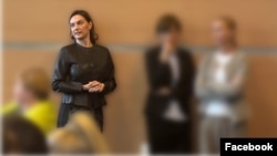 Deutsch-Lazsányi Erika (balra) és a Magyar Ritmikus Gimnasztika Szövetség (mostantól Szakszövetség) más tagjai a szervezet 2025. május 22-i közgyűlésén Budapesten
