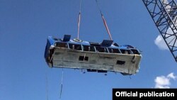 Спасатели подняли автобус из воды, фото пресс-службы ГУ МЧС России по Краснодарскому краю
