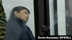 Сапар Исаков сот залында. Архивдик сүрөт.
