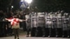 Manifestanții au încercat să intre sâmbătă, 4 octombrie, în palatul prezidențial din capitala Georgiei. Au fost opriți de forțele de ordine.