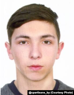 Грамадзянін Беларусі Артур Аракелян з аграгарадка Печышчы, якога ўзялі ва ўкраінскі палон. Фота з пашпартнай базы, нададзенае ініцыятывай «Кібэрпартызаны».