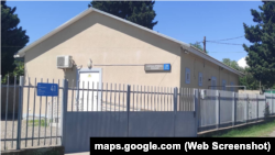 ხაშურის მერიამ იეჰოვას მოწმეთა მიწაზე უკვე გაცემული ნებართვა შეაჩერა.
ფოტოზე: იეჰოვას მოწმეთა დარბაზი თბილისში, ორხევში.