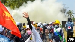 Бирмадагы демонстранттар